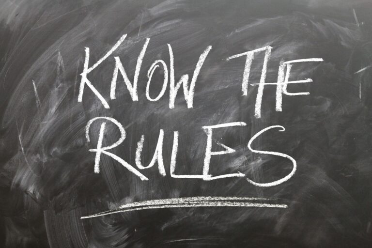 know the rulesと書かれた黒板